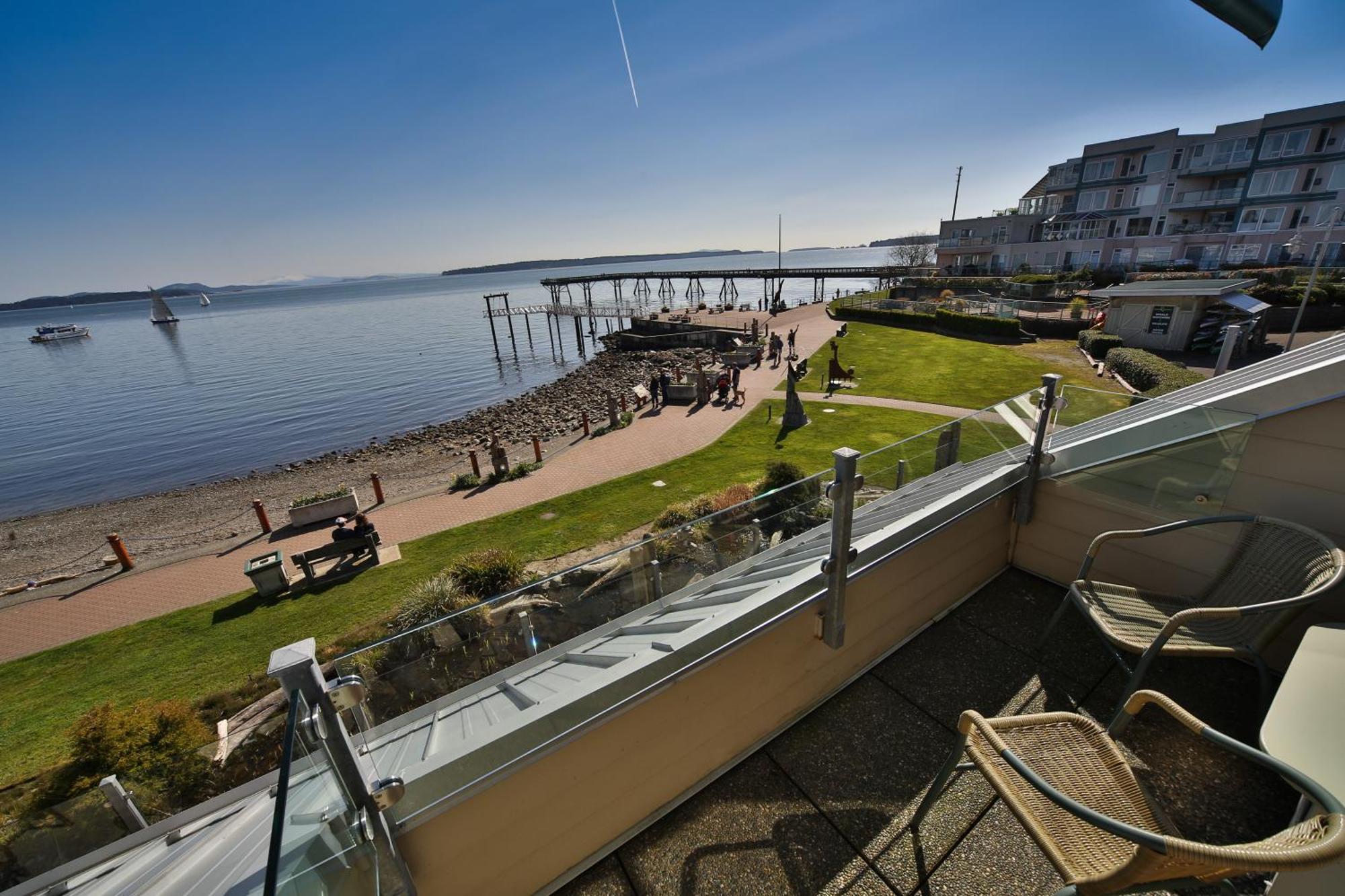 Sidney Waterfront Inn & Suites Esterno foto