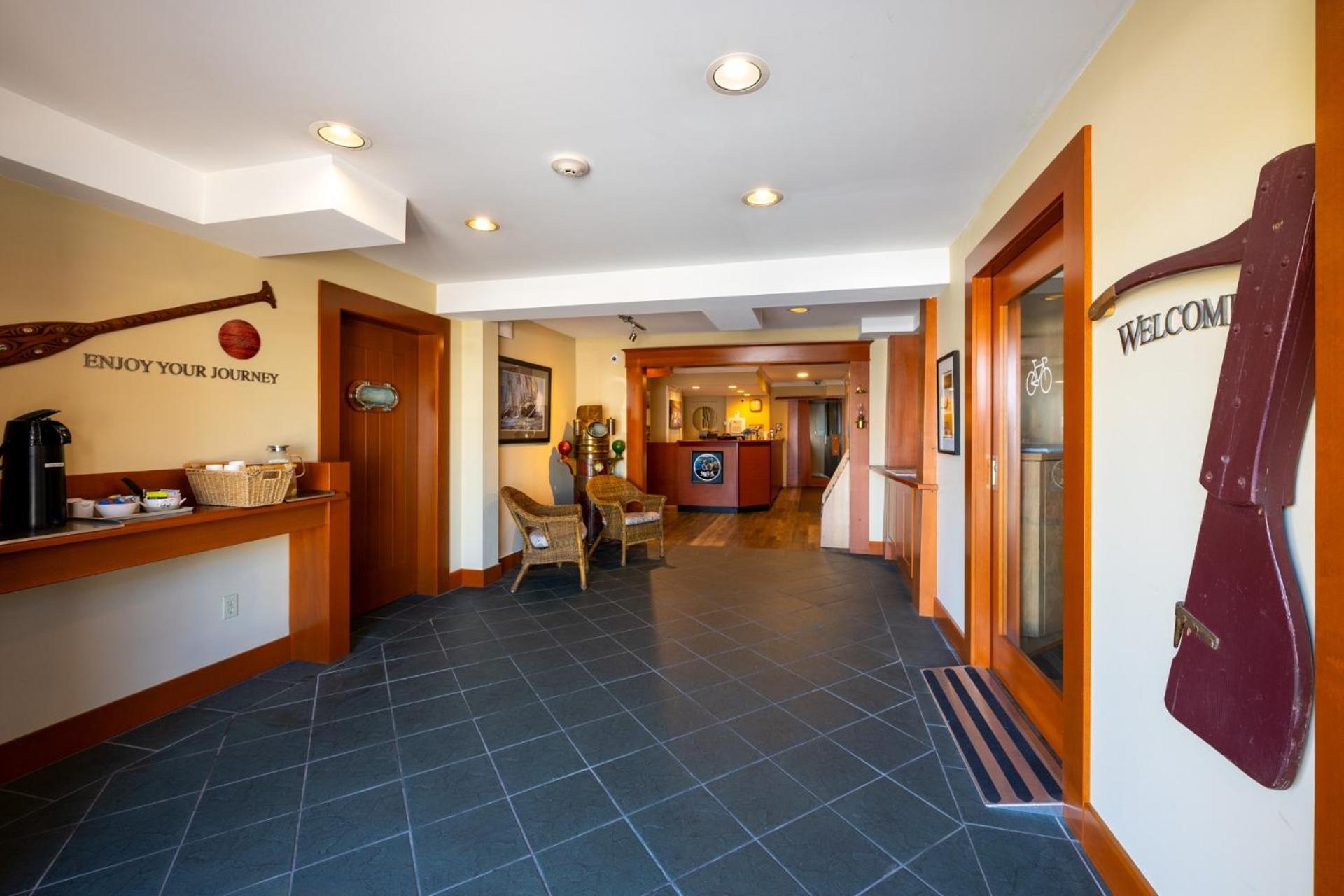 Sidney Waterfront Inn & Suites Esterno foto
