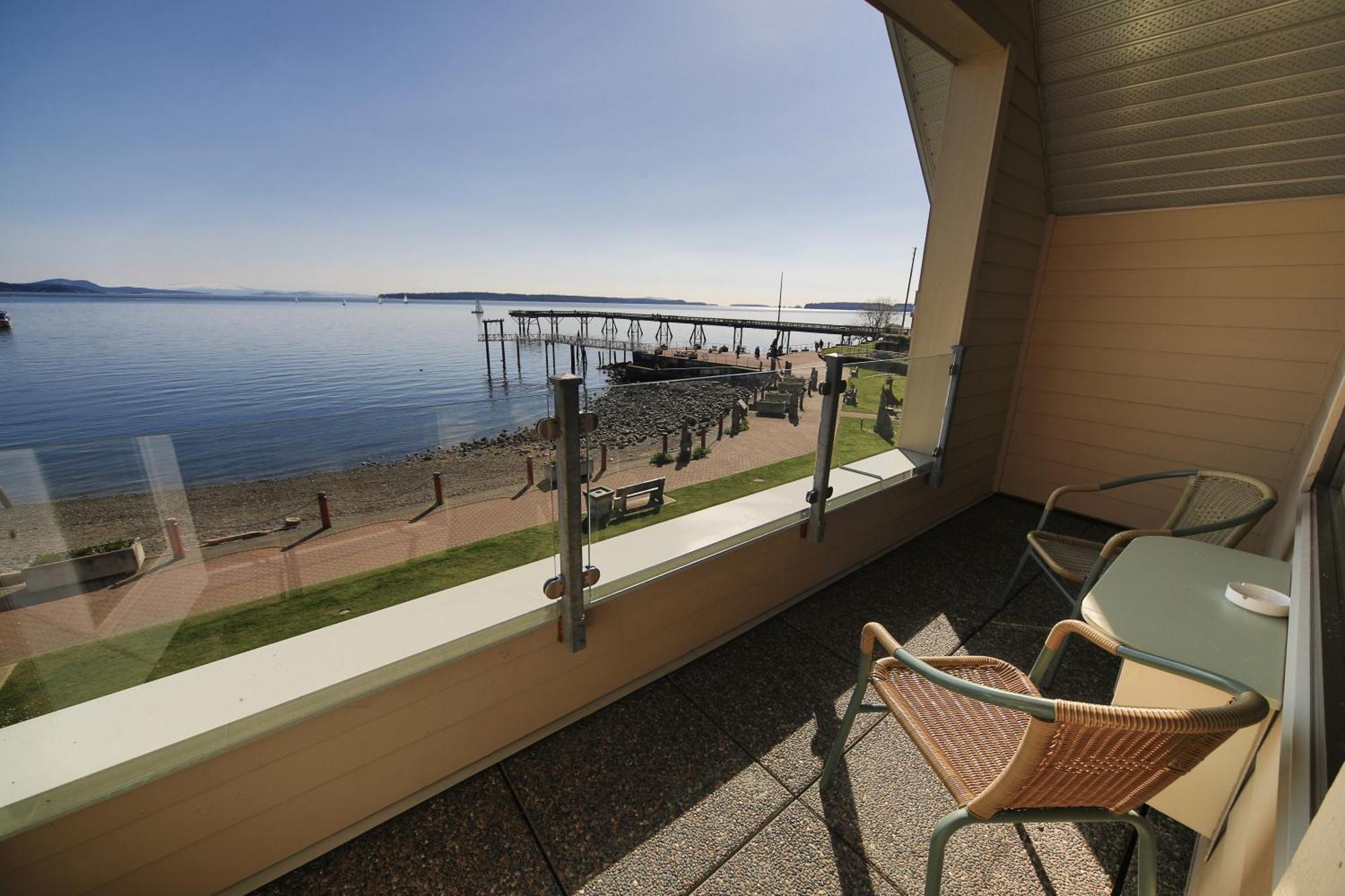 Sidney Waterfront Inn & Suites Esterno foto