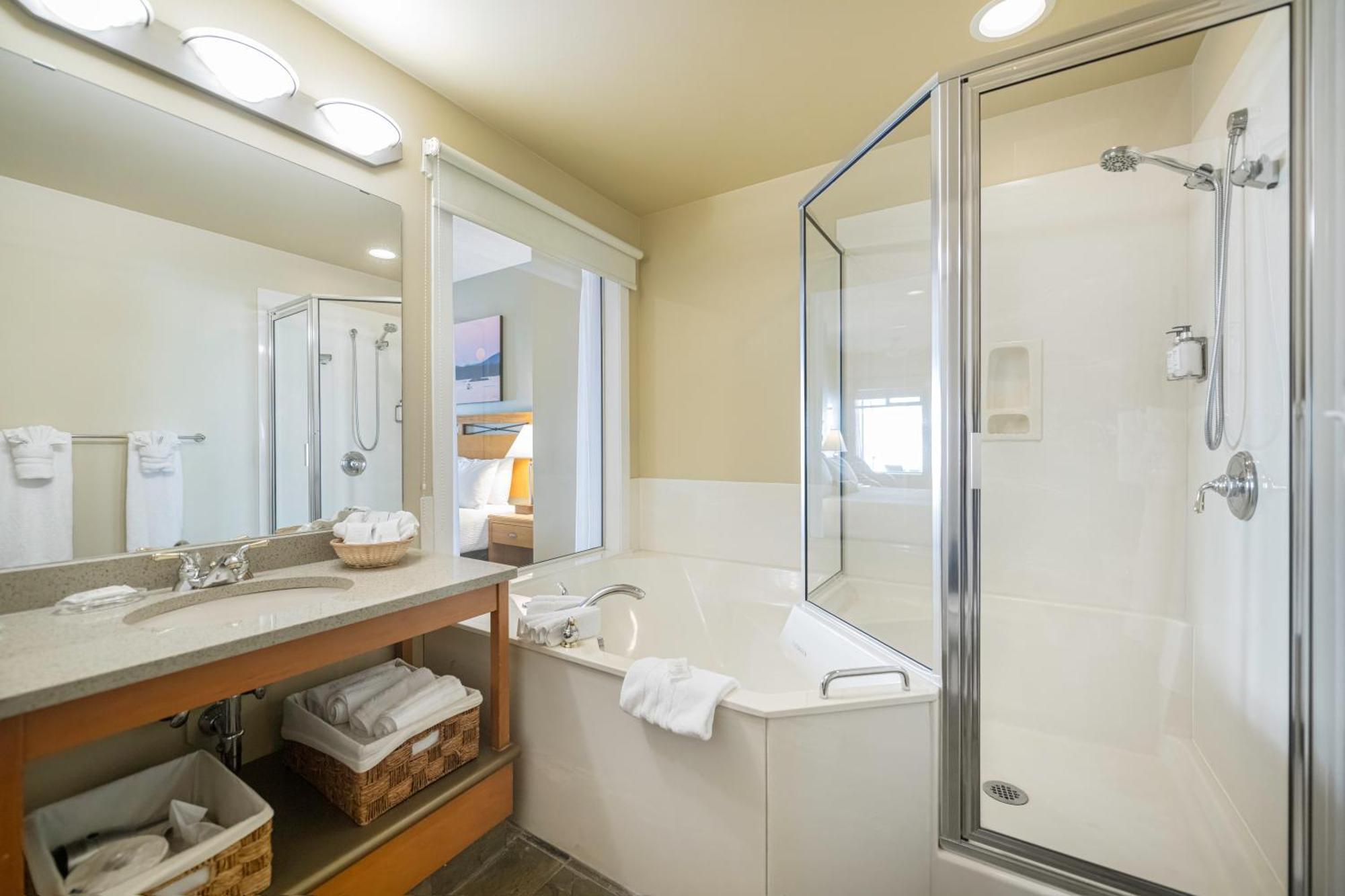 Sidney Waterfront Inn & Suites Esterno foto