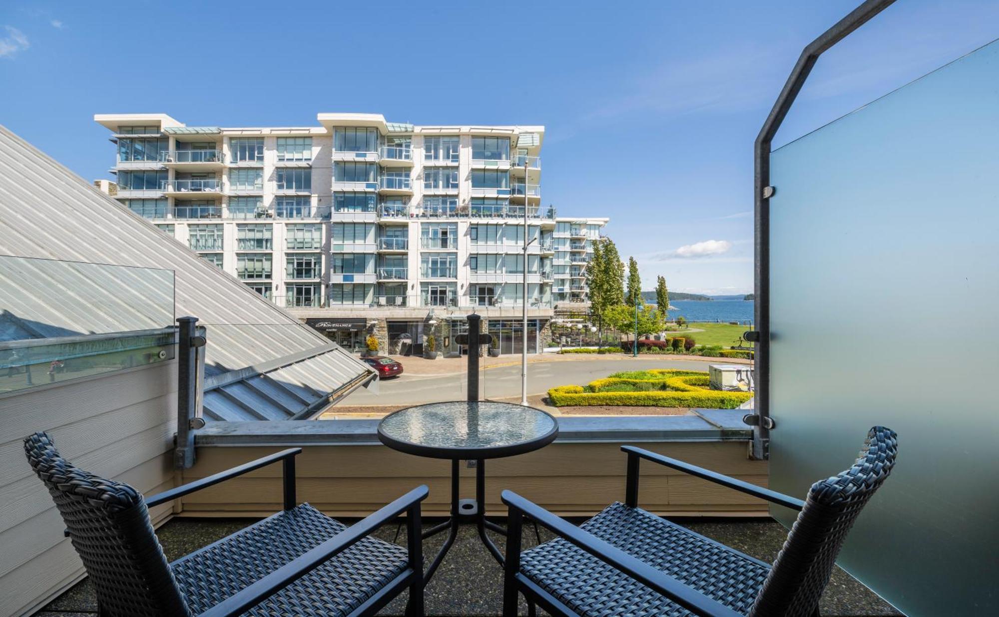Sidney Waterfront Inn & Suites Esterno foto