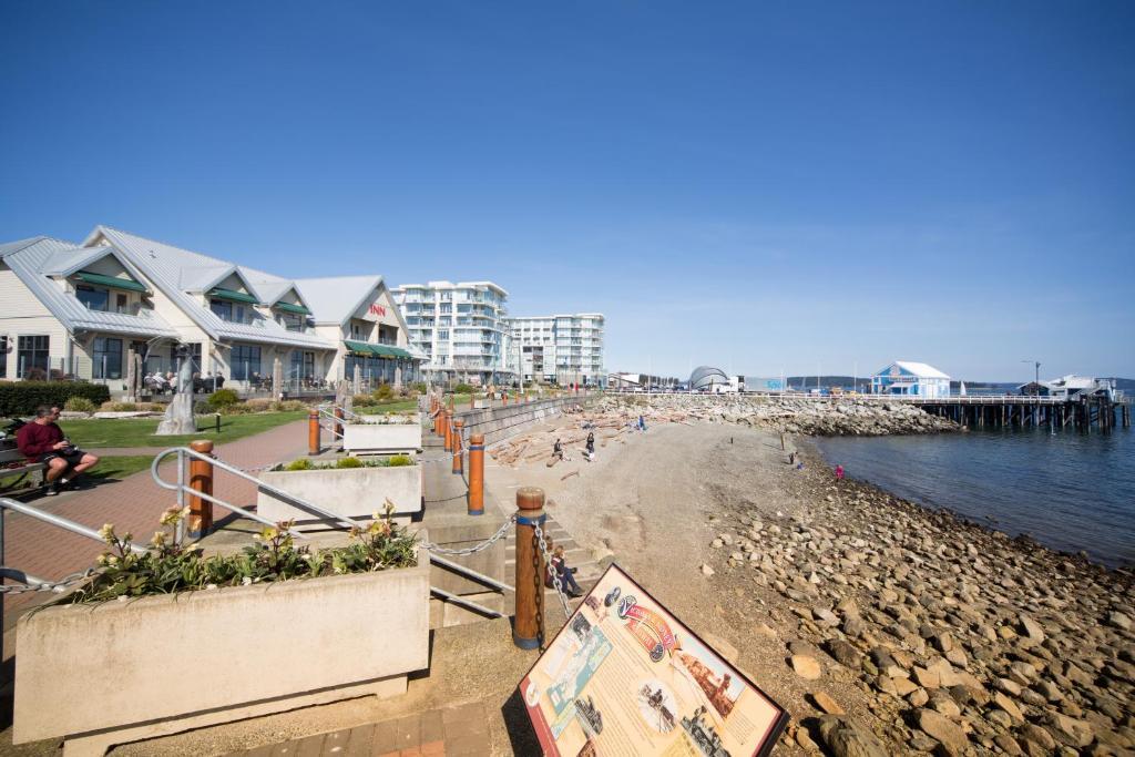 Sidney Waterfront Inn & Suites Esterno foto