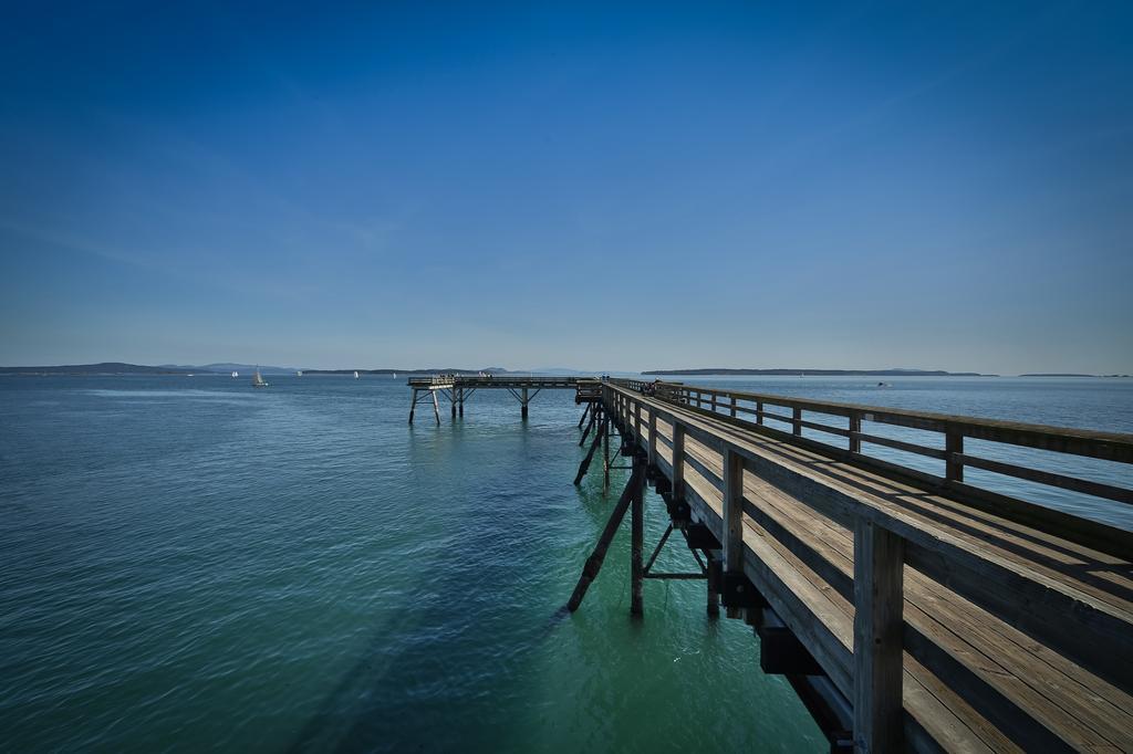 Sidney Waterfront Inn & Suites Esterno foto